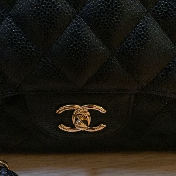 CHANEL JUMBO CAVIAR CLASSIC DOUBLE FLAP GOLD HARDWARE - Picture 4 of 16